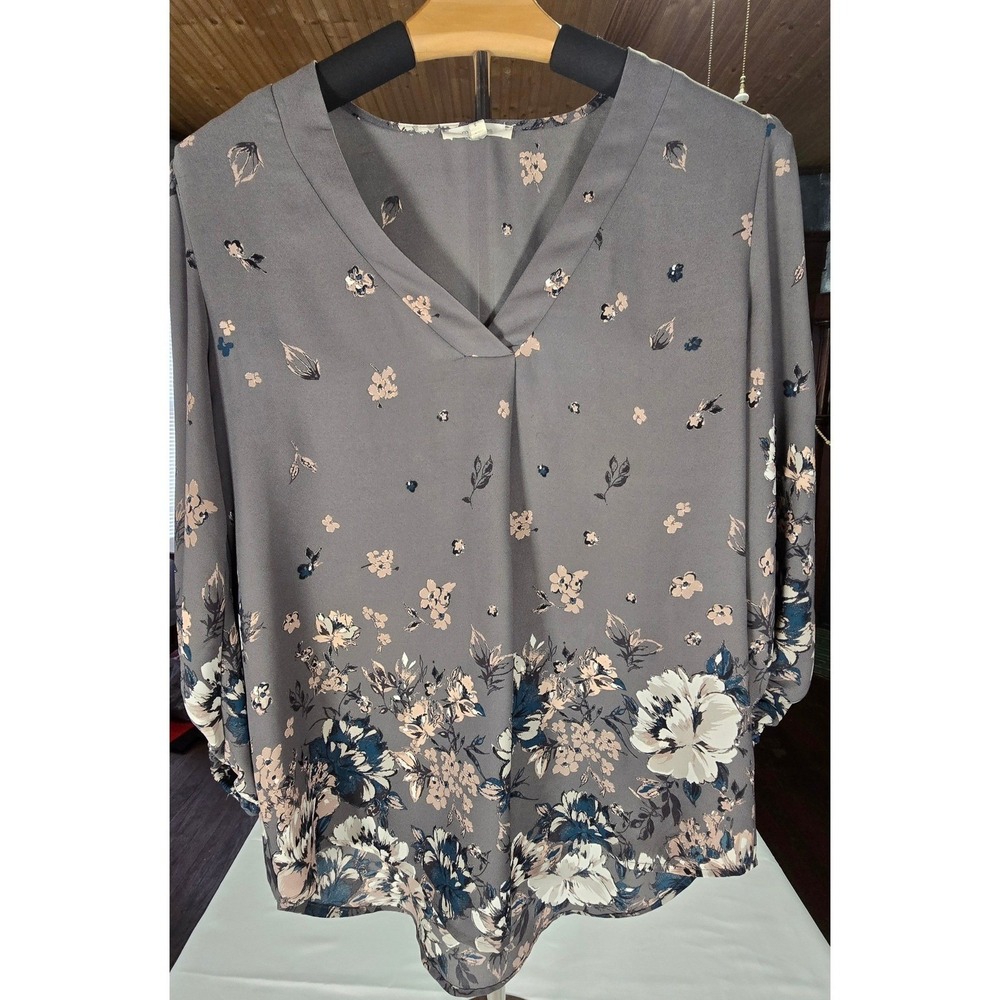Maurices Floral V-Neck Blouse‎ Women's XS Gray Long Sleeve Boho Top